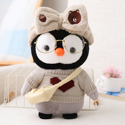 Adorable peluche pingouin travesti
