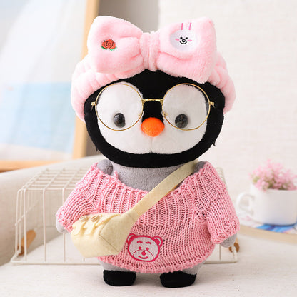 Adorable peluche pingouin travesti