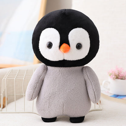Adorable peluche pingouin travesti