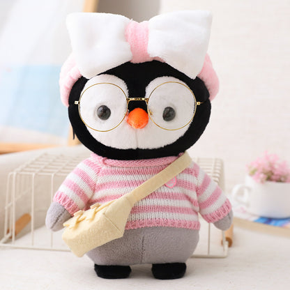 Adorable peluche pingouin travesti